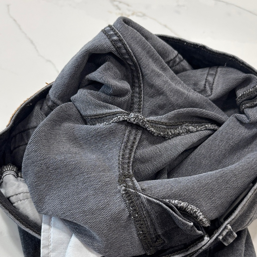 Levi's Skinny Jeans in Charcoal Gray - Picture 15 of 16